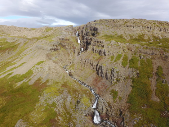 2017-08-28-Iceland-048-Highway-60-waterfalls-drone.JPG
