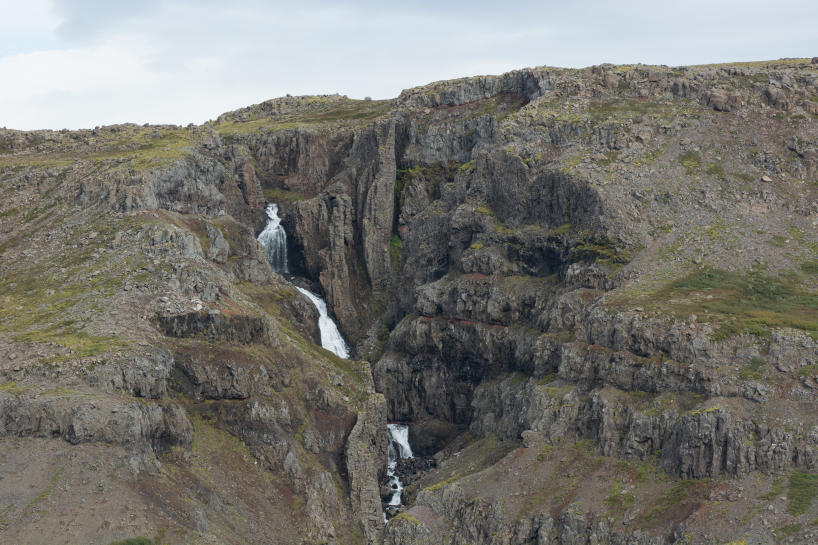 2017-08-28-Iceland-052-Highway-60-waterfall.jpg