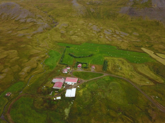 2017-08-28-Iceland-124-Holl-Farm-AirBNB-drone.JPG