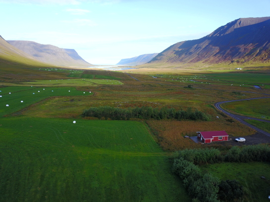 2017-08-29-Iceland-008-Holl-Farm-AirBNB-drone.JPG