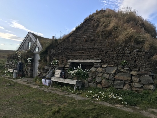 2017-08-31-Iceland-183-Saenautasel-Hobbit-Home.JPG