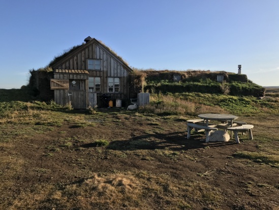 2017-09-01-Iceland-004-Saenautasel-Hobbit-Home.JPG