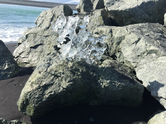 2017-09-01-Iceland-059-Jokulsarlon-Glacier-Lagoon-ice-on-rock.JPG