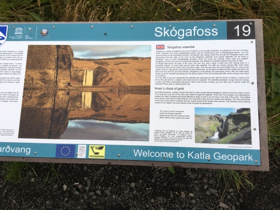 2017-09-02-Iceland-35-Skogafoss-sign.JPG
