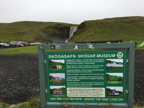 2017-09-02-Iceland-50-Skogafoss.JPG