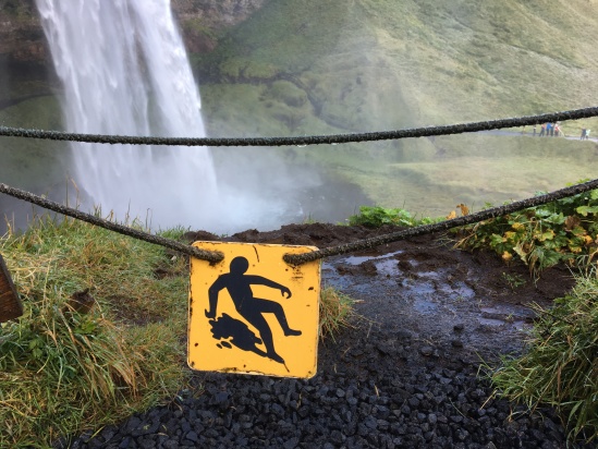 2017-09-03-Iceland-032-Seljalandsfoss-bloody-guy-sign.JPG