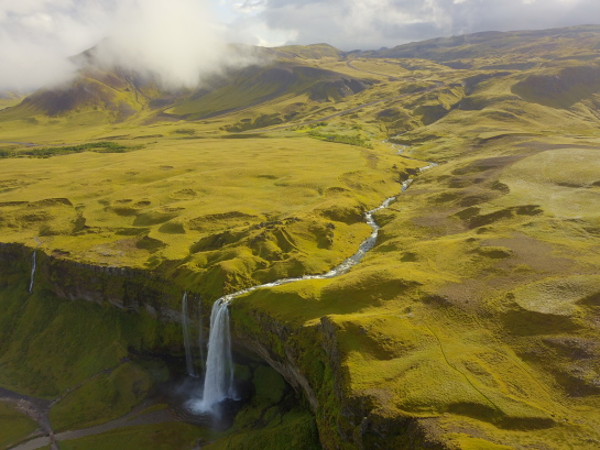 2017-09-03-Iceland-036-Seljalandsfoss-drone.JPG