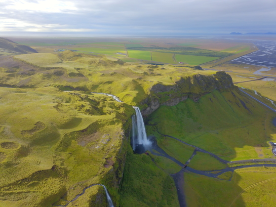 2017-09-03-Iceland-037-Seljalandsfoss-drone.JPG