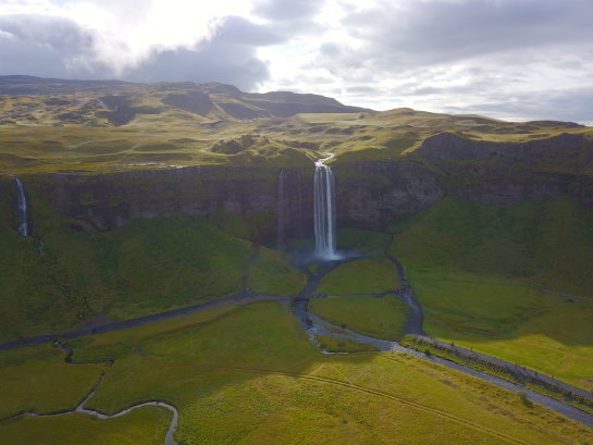 2017-09-03-Iceland-039-Seljalandsfoss-drone.JPG
