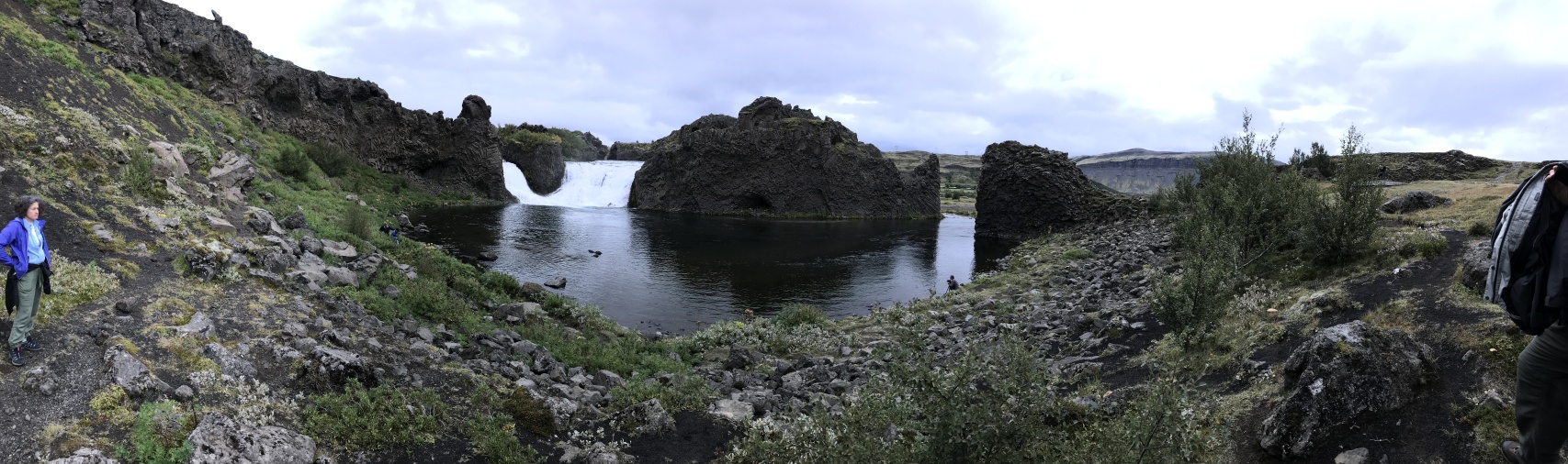2017-09-03-Iceland-080-Hjalparfoss-Suzi.JPG