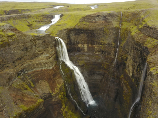 2017-09-03-Iceland-087-Haifoss-drone.JPG