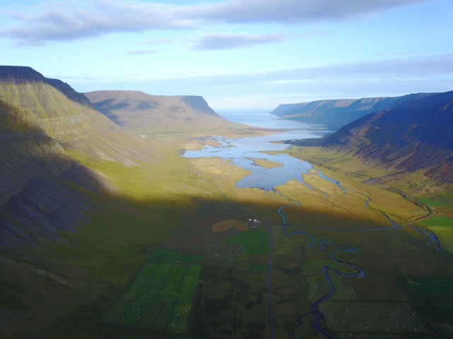 2017-08-29-Iceland-001-Holl-Farm-AirBNB-drone.JPG