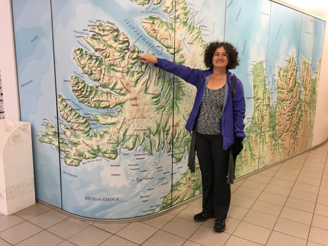 2017/08(August)/Iceland/640x480_2017-08-29-Iceland-027-Isafjorour-Suzi.JPG