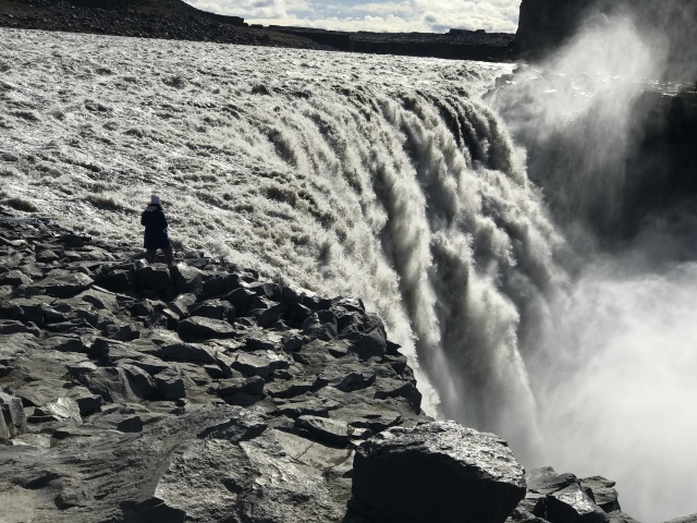 2017-08-31-Iceland-143-Dettifoss-Kris.JPG
