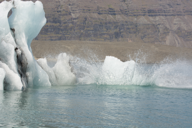 2017-09-01-Iceland-117-Jokulsarlon-Glacier-Lagoon-glacier-crashing-into-water.jpg