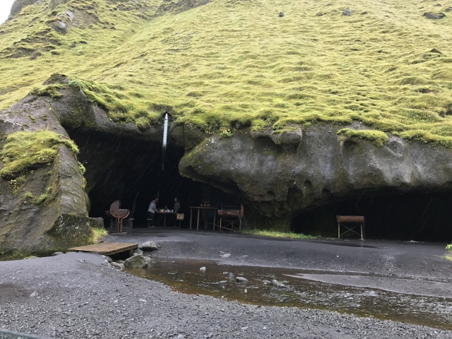 2017-09-02-Iceland-09-Katla-Geopark-cave-camping.JPG