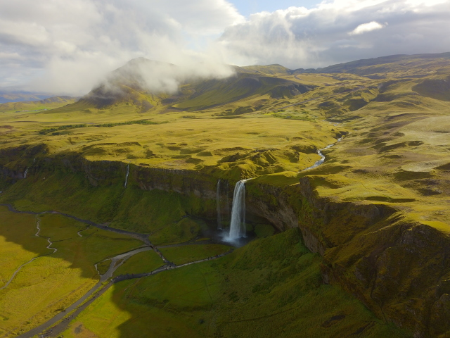 2017/08(August)/Iceland/640x480_2017-09-03-Iceland-034-Seljalandsfoss-drone-GOOD.JPG