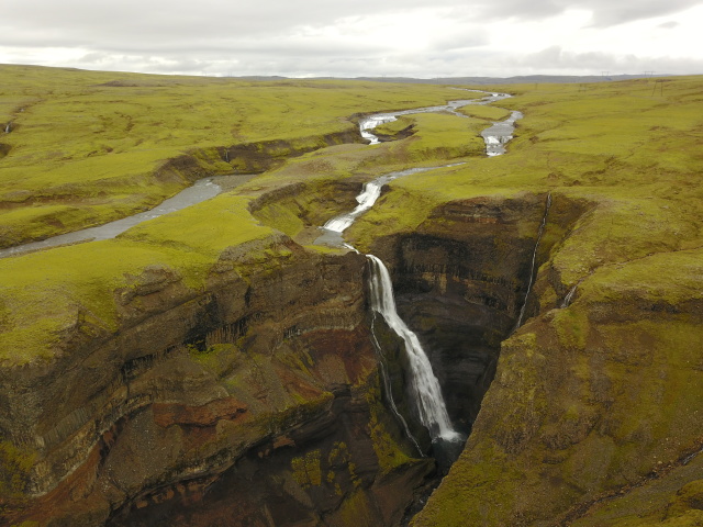 2017-09-03-Iceland-083-Haifoss-drone.JPG