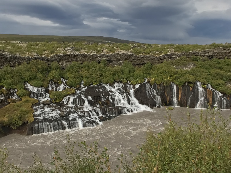 2017/08(August)/Iceland/800x600_2017-08-26-Iceland-32-Hraunfossar-falls.JPG