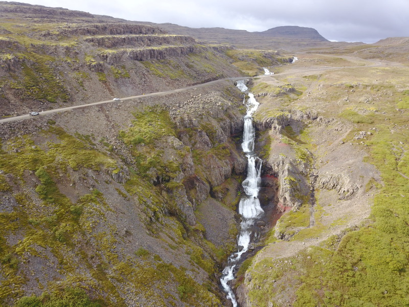 2017-08-28-Iceland-050-Highway-60-waterfalls-drone.JPG