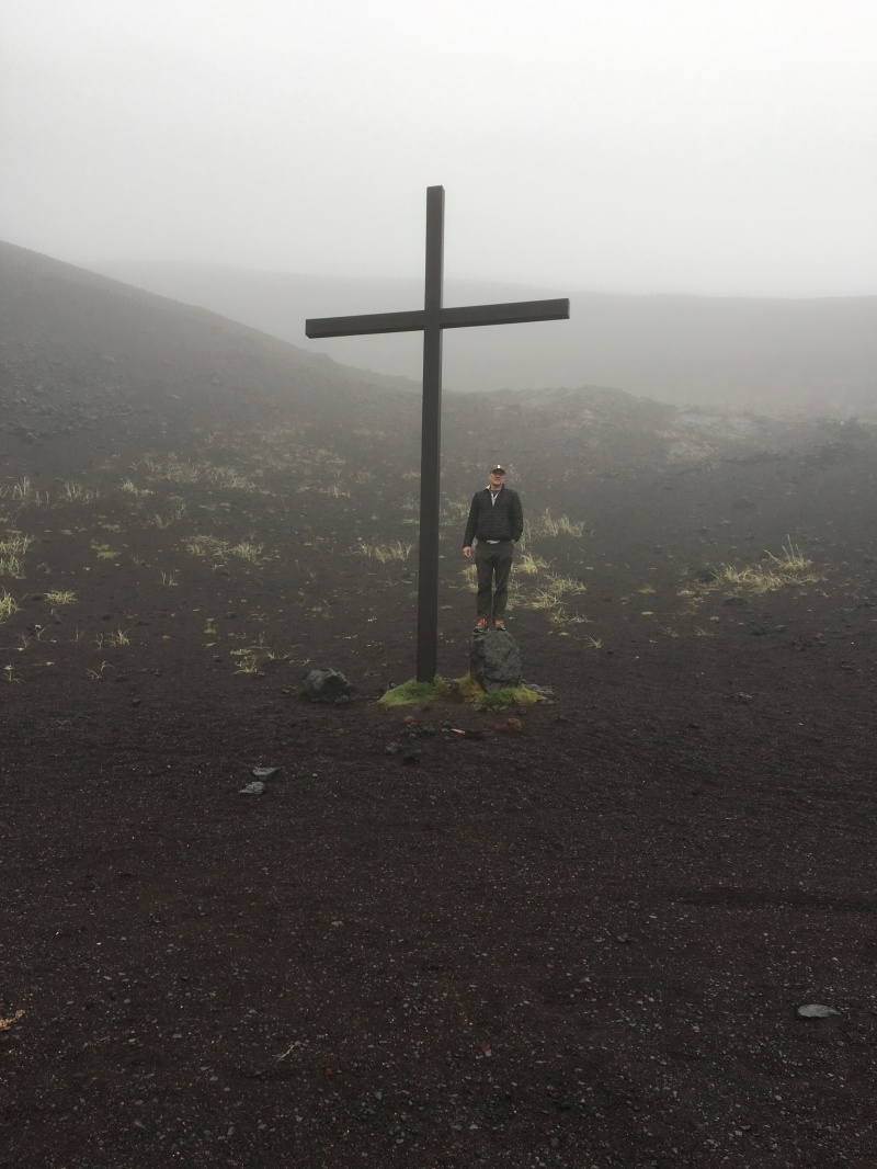 2017-09-02-Iceland-70-Vestmannaeyjar-small-volcanic-island-cross-Travis.JPG