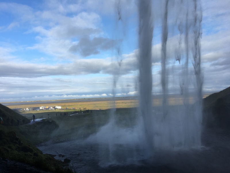 2017-09-03-Iceland-027-Seljalandsfoss-behind-the-falls.JPG
