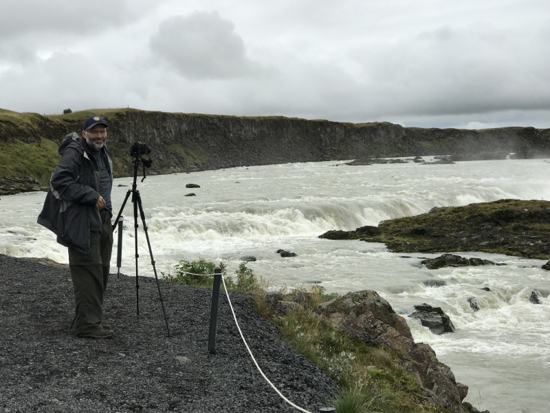 2017/08(August)/Iceland/800x600_2017-09-03-Iceland-053-Urrioafoss-Bill.JPG
