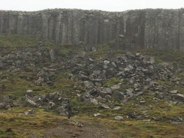 2017-08-27-Iceland-06-Basalt-Cliffs-Gerouberg.JPG