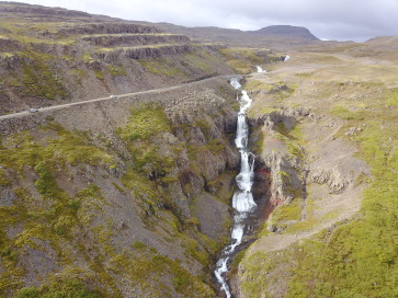 2017-08-28-Iceland-050-Highway-60-waterfalls-drone.JPG