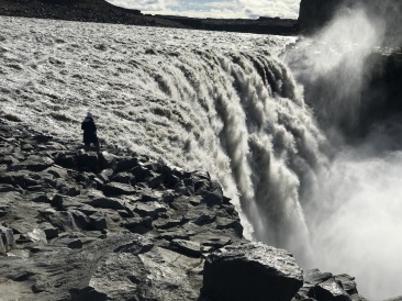 2017-08-31-Iceland-143-Dettifoss-Kris.JPG