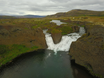 2017-09-03-Iceland-066-Hjalparfoss-drone-GOOD.JPG