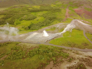 2017-09-04-Iceland-065-Geysir-little-blow-drone-GOOD.JPG