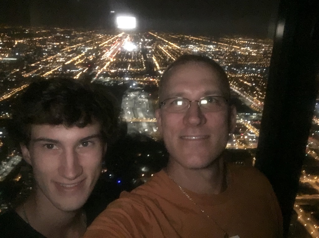 2017/09(September)/Chicago-South-Dakota/1024x768_2017-09-23-Chicago-09-Willis-Sears-Tower-Chance-Travis.JPG