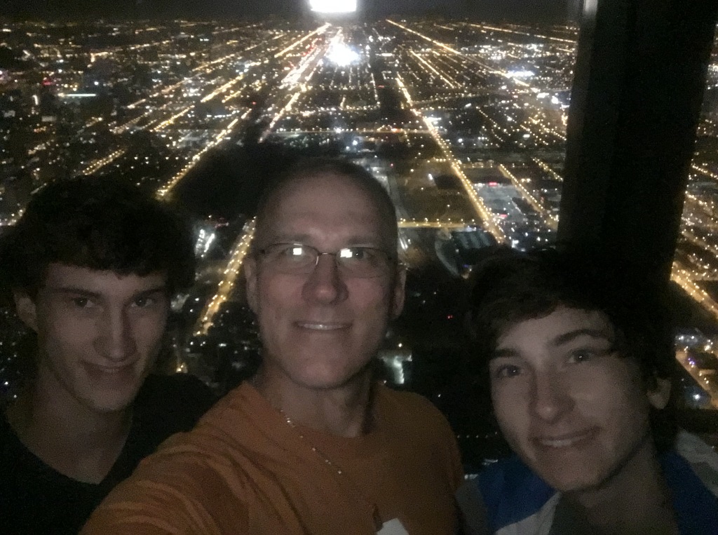 2017/09(September)/Chicago-South-Dakota/1024x768_2017-09-23-Chicago-10-Willis-Sears-Tower-Chance-Travis-Dax.JPG