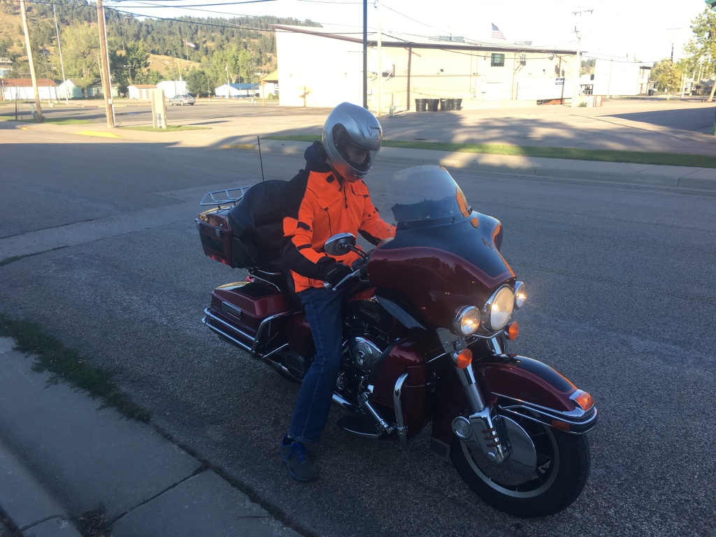 2017/09(September)/Chicago-South-Dakota/1024x768_2017-09-26-Chance-on-Jims-Harley-2.JPG