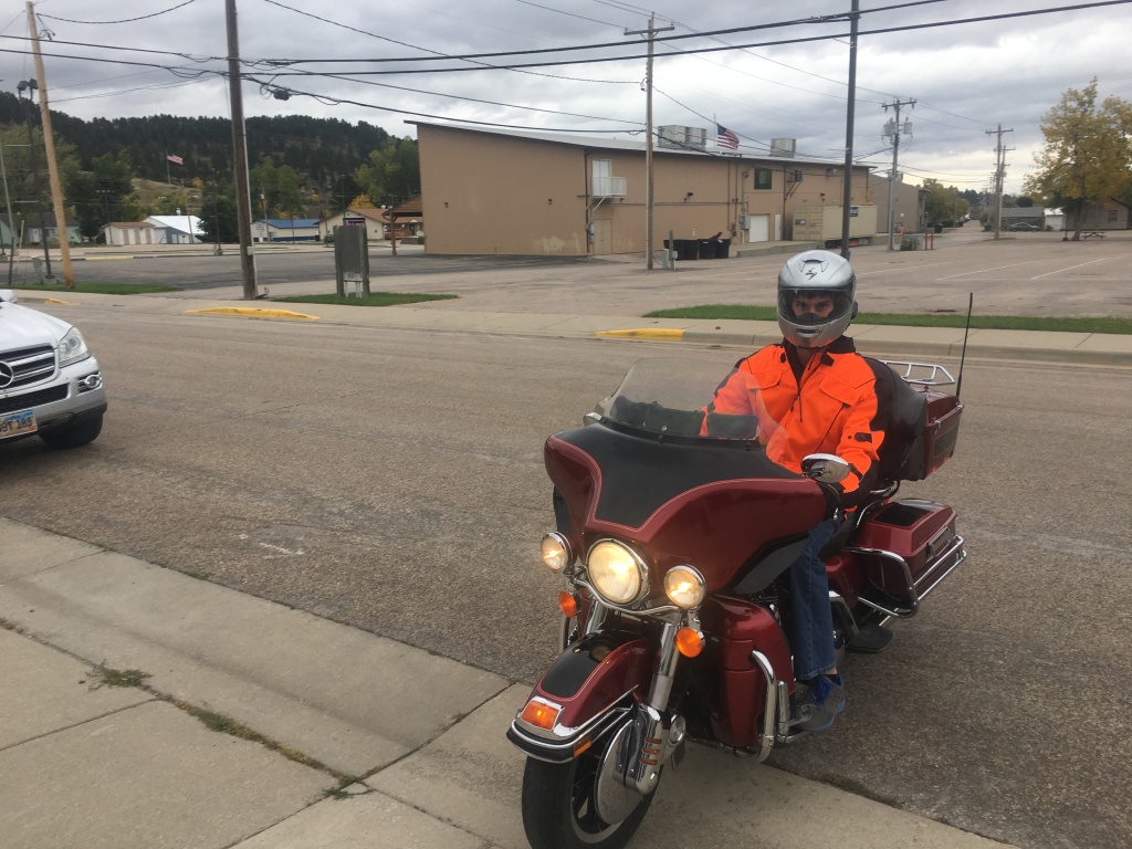 2017/09(September)/Chicago-South-Dakota/1024x768_2017-10-01-Chance-on-Harley-08.JPG