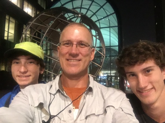 2017/09(September)/Chicago-South-Dakota/640x480_2017-09-23-Chicago-05-Willis-Sears-Tower-Dax-Travis-Chance.JPG