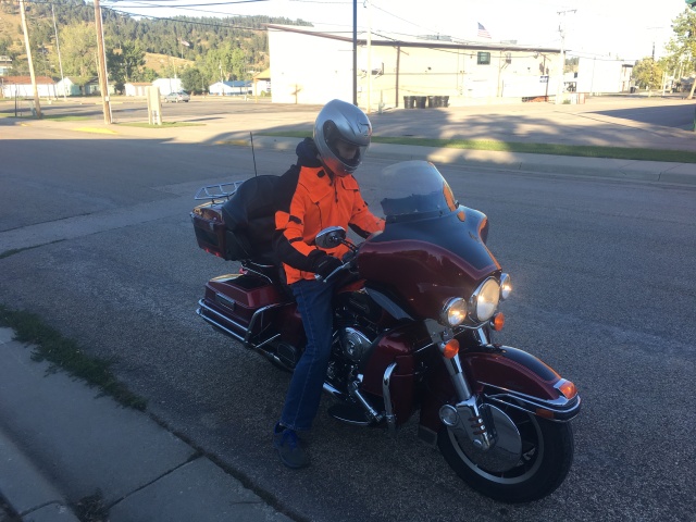2017/09(September)/Chicago-South-Dakota/640x480_2017-09-26-Chance-on-Jims-Harley-2.JPG