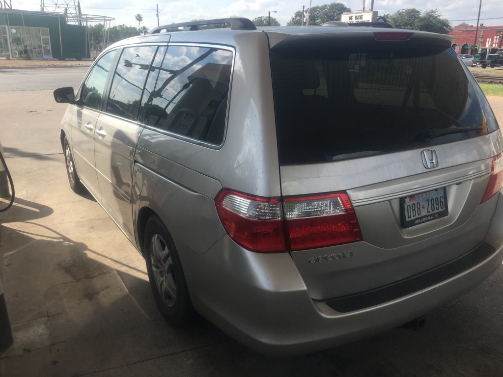 2017/09(September)/Hurricane-Harvey-Help/1024x768_2017-09-17-Hurricane-Harvey-Help-04-Van-alternator-died.JPG