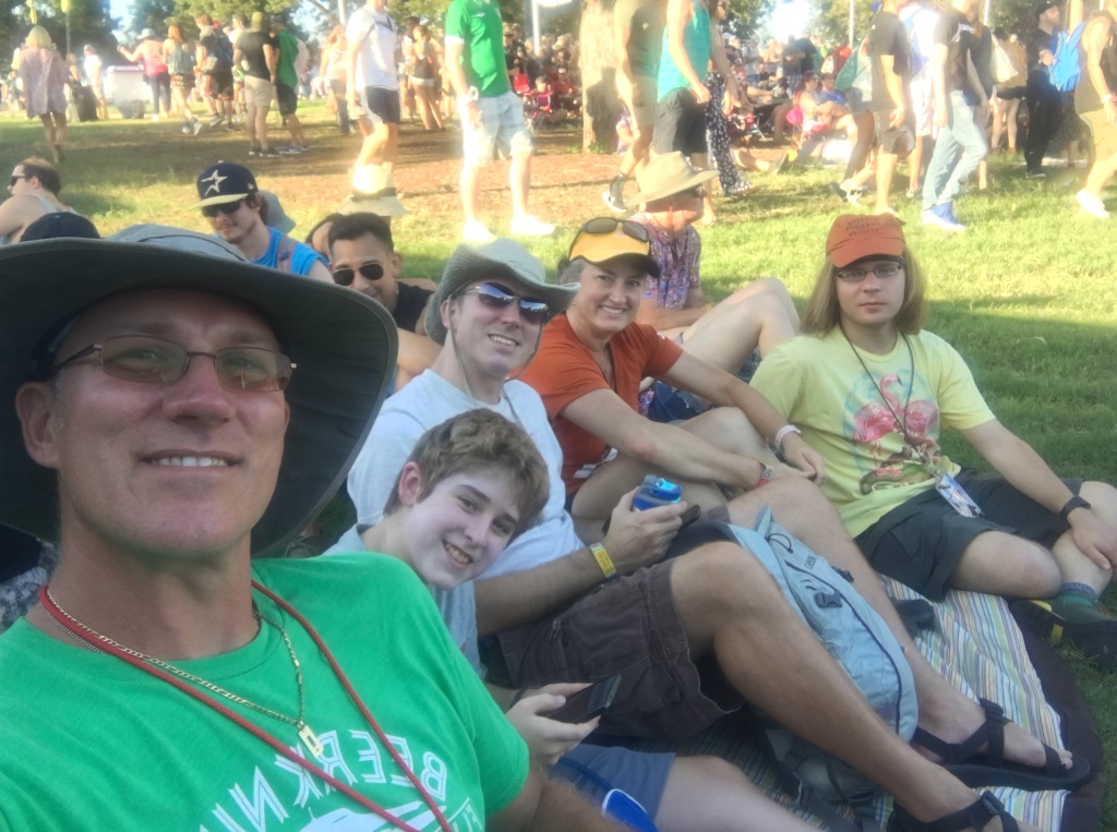 2017/10(October)/ACLFest-with-Garfield/1024x768_2017-10-06-ACLFest-10-Garfield-Travis-Ian-Josh-Suzi.JPG