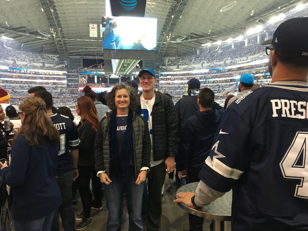 2017/11(November)/Cowboys-football-game/1024x768_2017-11-30-Dallas-Cowboys-vs-Redskins-09-Doug-Kiffin-Travis-Suzi.JPG