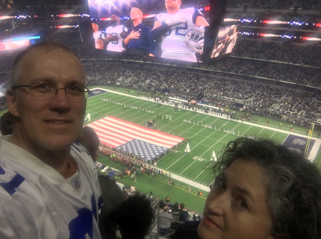 2017/11(November)/Cowboys-football-game/1024x768_2017-11-30-Dallas-Cowboys-vs-Redskins-11-Doug-Kiffin-Travis-Suzi.JPG