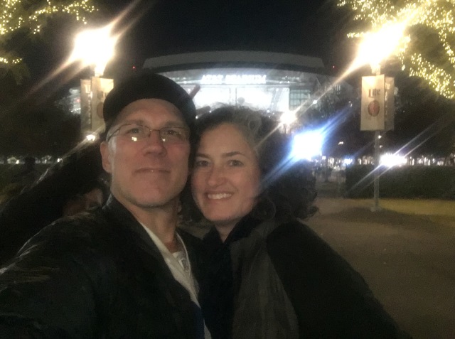 2017/11(November)/Cowboys-football-game/640x480_2017-11-30-Dallas-Cowboys-vs-Redskins-02-Doug-Kiffin-Suzi-Travis.JPG