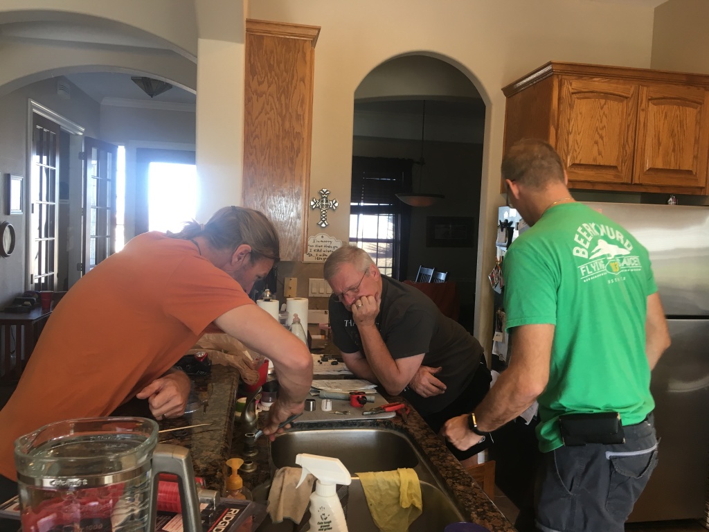 2017/11(November)/Kitchen-faucet-replacement/1024x768_2017-11-25-Kitchen-Faucet-replacement-fail-2-Justin-Travis--Jim.JPG
