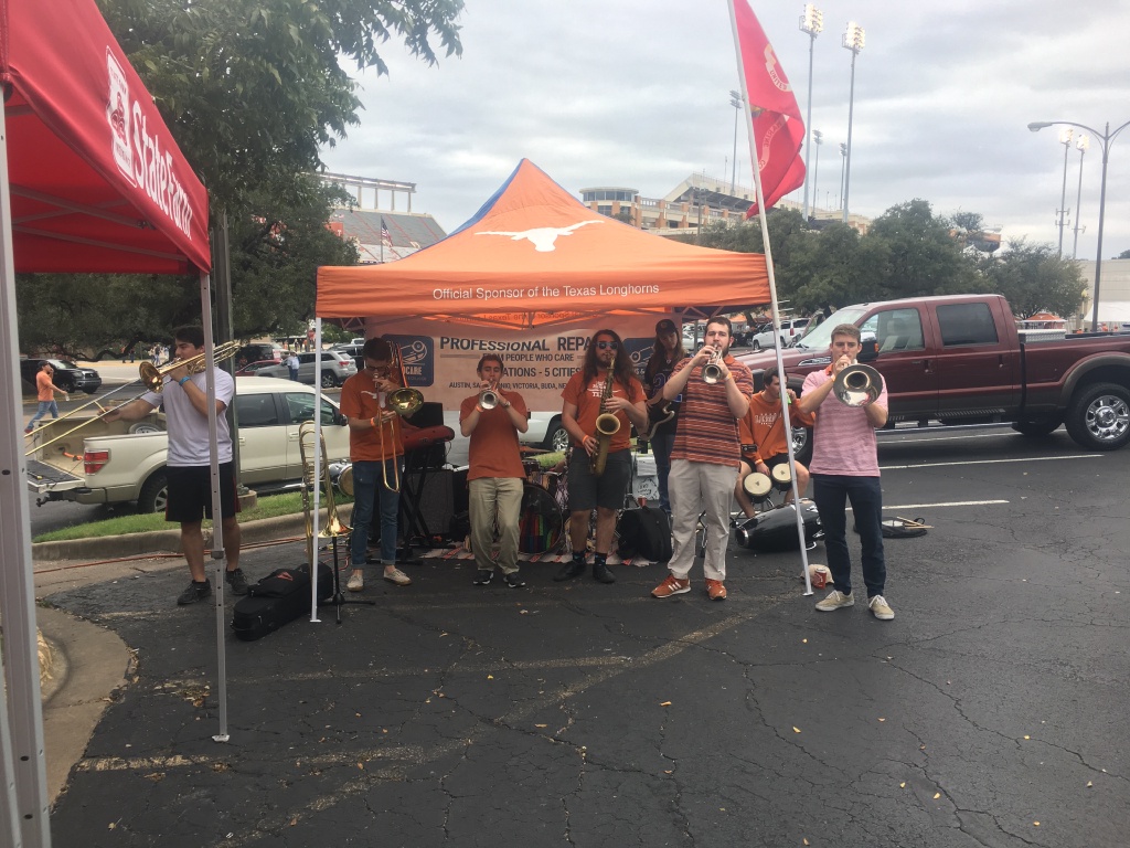 2017/11(November)/Longhorn-Football/1024x768_2017-11-11-Texas-vs-Kansas-Football-02-live-band.JPG