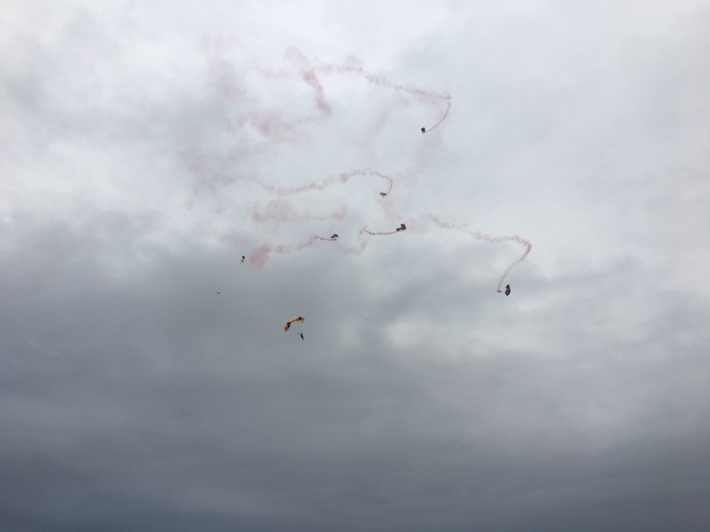2017/11(November)/Longhorn-Football/1024x768_2017-11-11-Texas-vs-Kansas-Football-03-skydivers.JPG