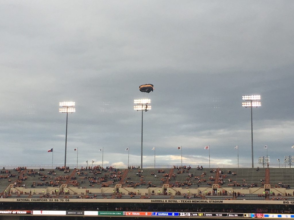 2017/11(November)/Longhorn-Football/1024x768_2017-11-11-Texas-vs-Kansas-Football-05-skydivers.JPG