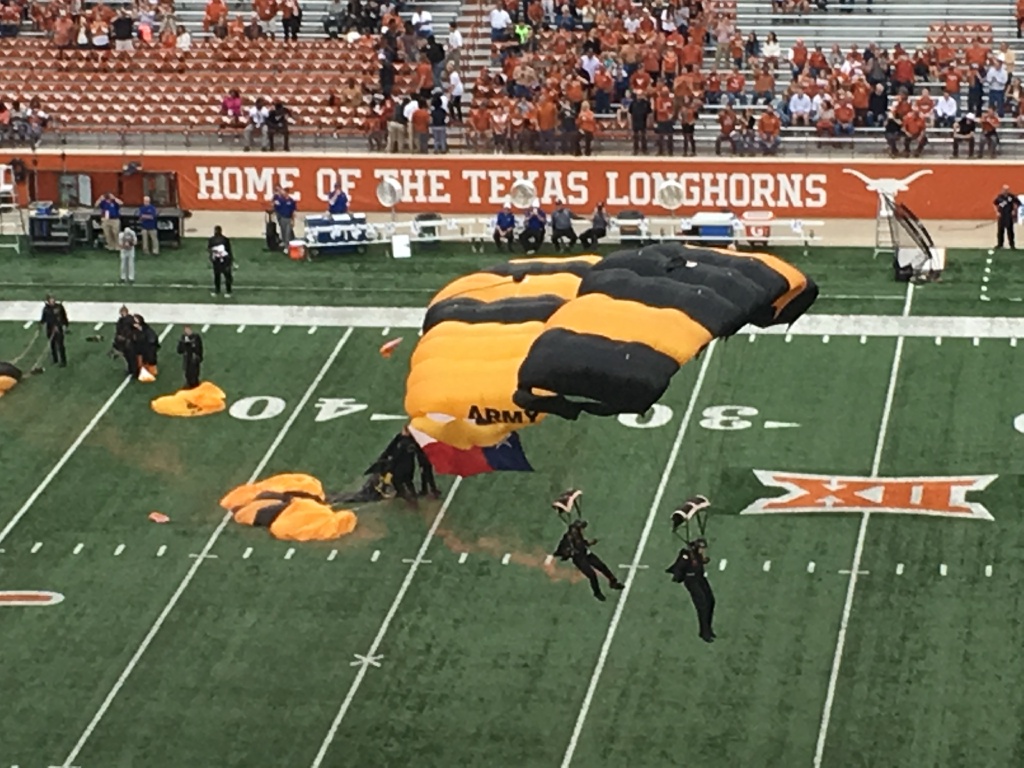 2017/11(November)/Longhorn-Football/1024x768_2017-11-11-Texas-vs-Kansas-Football-14-skydivers.JPG