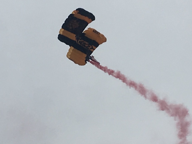 2017/11(November)/Longhorn-Football/640x480_2017-11-11-Texas-vs-Kansas-Football-09-skydivers.JPG