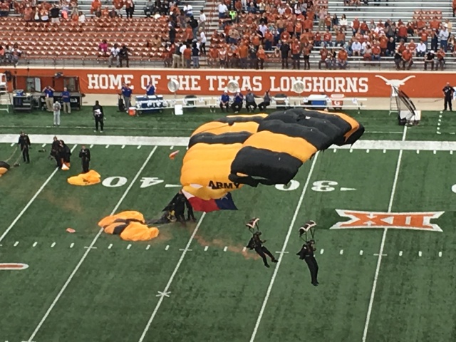 2017/11(November)/Longhorn-Football/640x480_2017-11-11-Texas-vs-Kansas-Football-14-skydivers.JPG